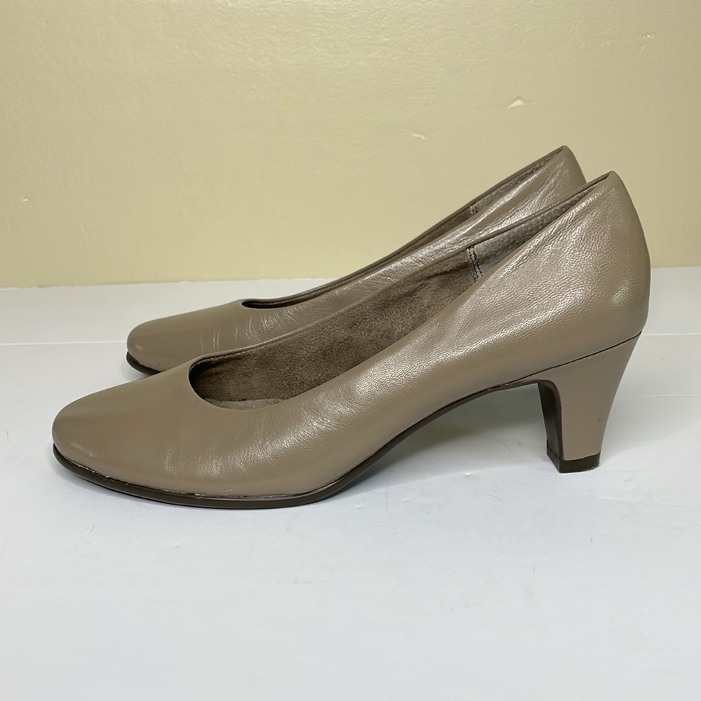 AEROSOLES Leather Pumps Taupe RED HOT Cushioned Insole Corporate Career 8.5M